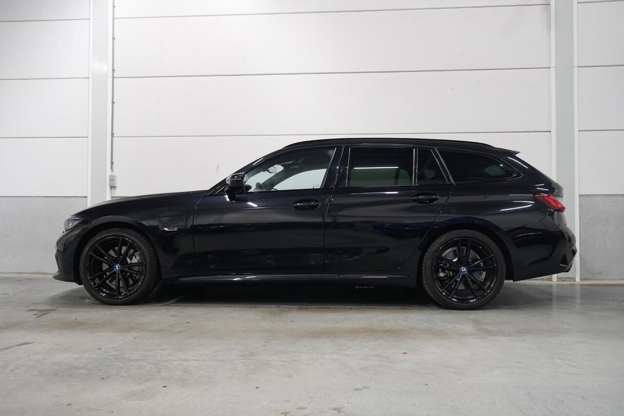 BMW 3-SERIE Touring 330e M-Sport | Panoramadak | Elektr. Trekhaak