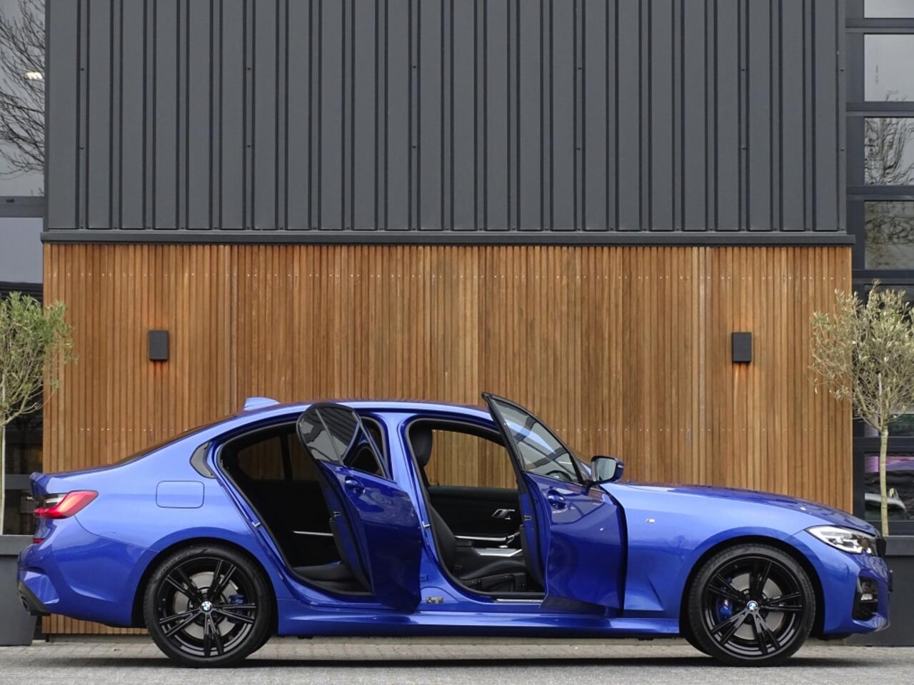 BMW 3-SERIE 320i 184PK automaat / M-Sport / Harman Kardon *NAP*