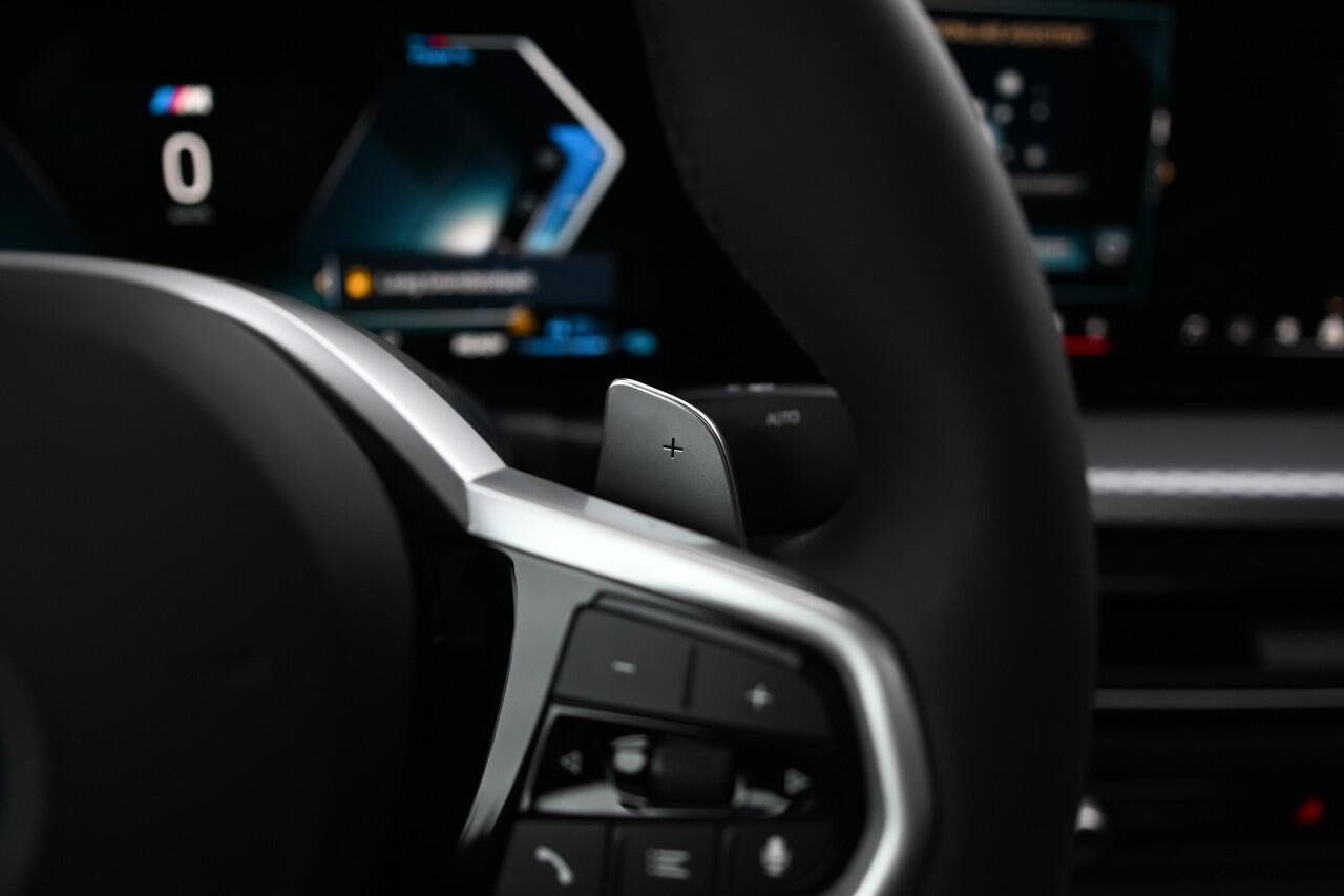 BMW 3-SERIE 330e High Executive M Sport Automaat / Schuif-kanteldak / Sportstoelen / Adaptieve LED / Parking Assistant Plus / Stuurverwarming / Comfort Access