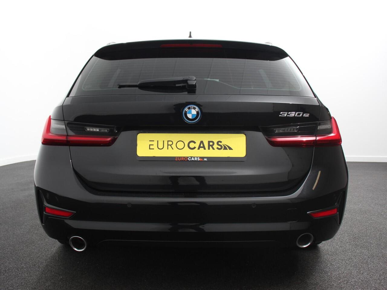 BMW 3-SERIE Touring 330e Touring Sportline PHEV AUT DEMO! Climate control | Adaptieve cruise control | Parkeersensoren | Navigatie | Sfeerverlichting | Stuur + stoelverwarming | Apple Carplay/ Android Auto