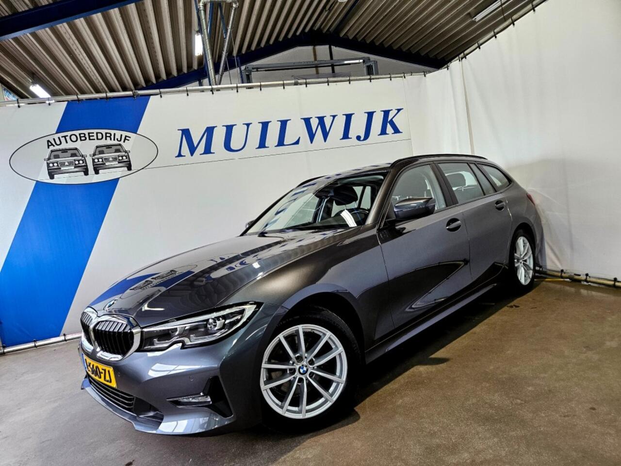 BMW 3-SERIE Touring 320i Business Edition / Trekhaak / Full LED / NL Auto
