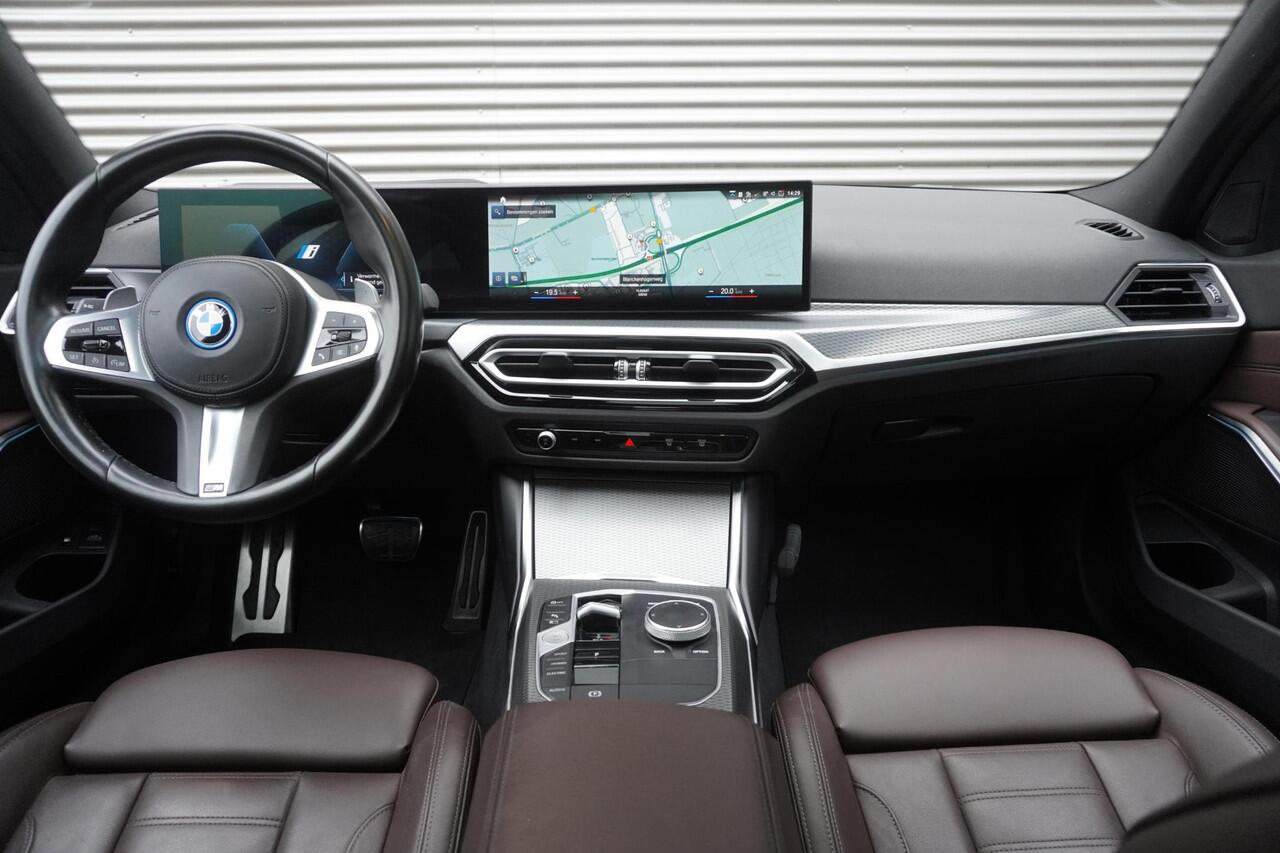 BMW 3-SERIE Touring 320e M Sportpakket | Alarmsysteem klasse 3 | Trekhaak met elektrisch wegklapbare kogel | Glazen panoramadak | HiFi System | Driving Assistant
