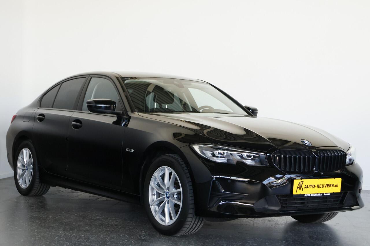 BMW 3-SERIE 320e / LED / Navi / CarPlay / Cam / Clima
