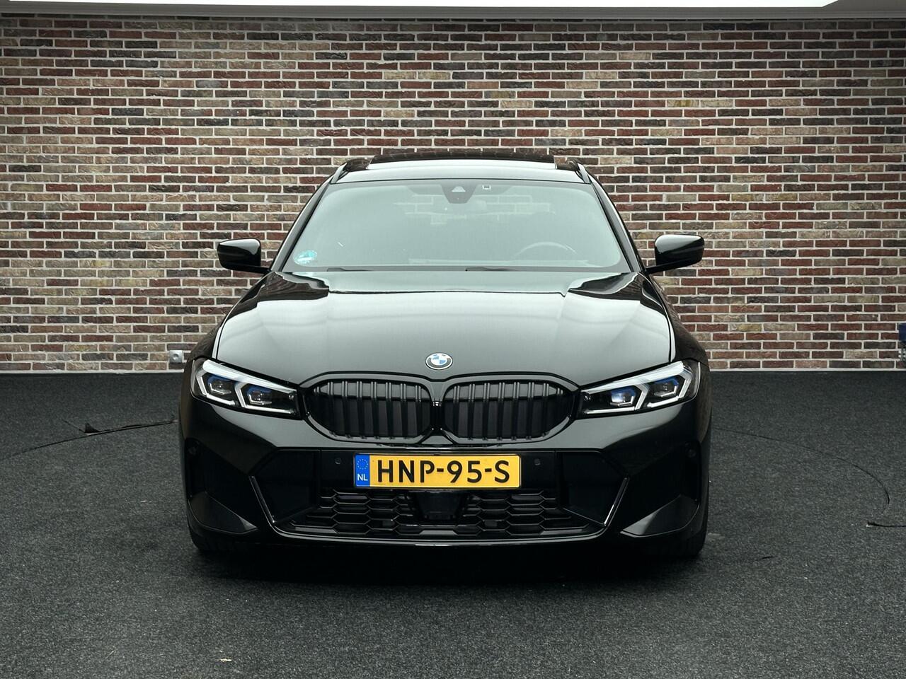 BMW 3-SERIE Touring 320i M Pakket Panorama Headup Camera Garantie