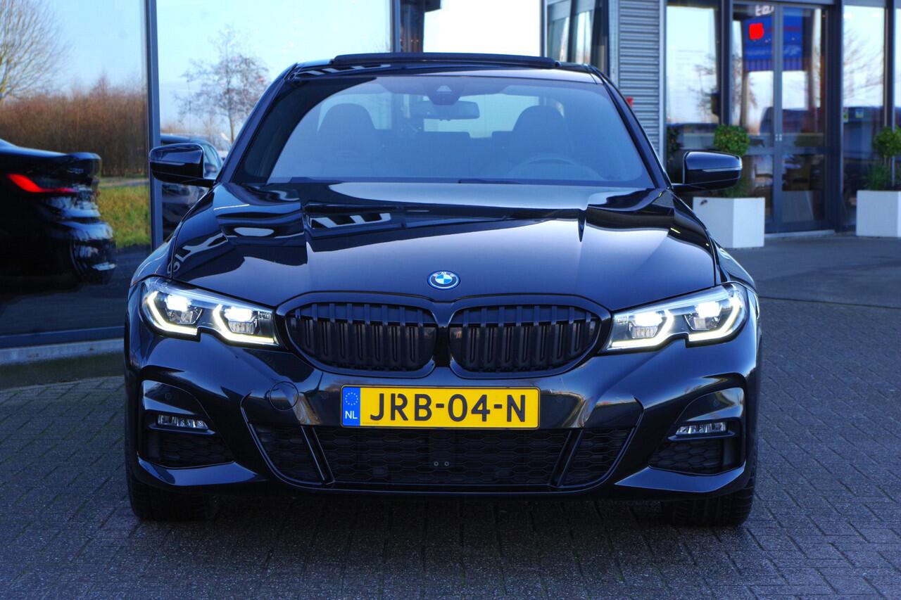 BMW 3-SERIE 330e 293 PK xDrive High Executive M-Sport, Schuif-Kanteldak, M-Technic Stoelen, Carplay, Camera