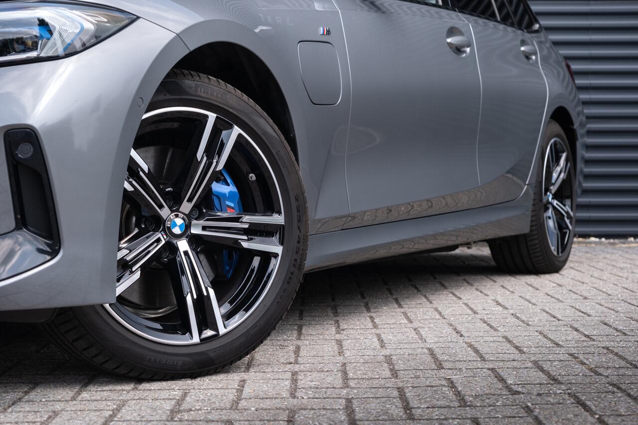 BMW 3-SERIE Touring 330e MY2025 330e Touring M Sport High Executive NP ¤ 78843