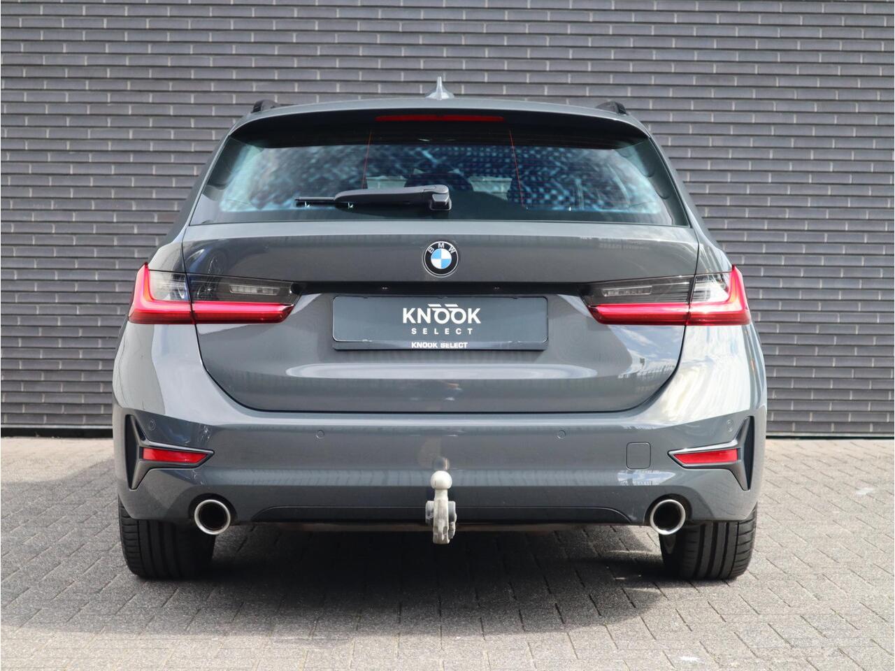 BMW 3-SERIE Touring Executive Sport Line Automaat / Live Cockpit Professional / Trekhaak / Panoramadak / Apple CarPlay / 18 Inch / Hifi / LED / Shadow Line