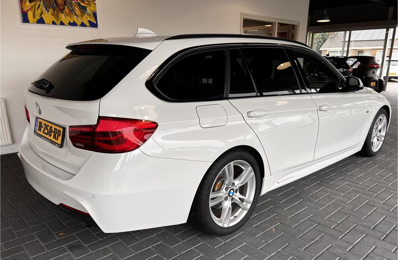 BMW 3-SERIE Touring 318i M Sport / Stoelverwarming / LED / PDC