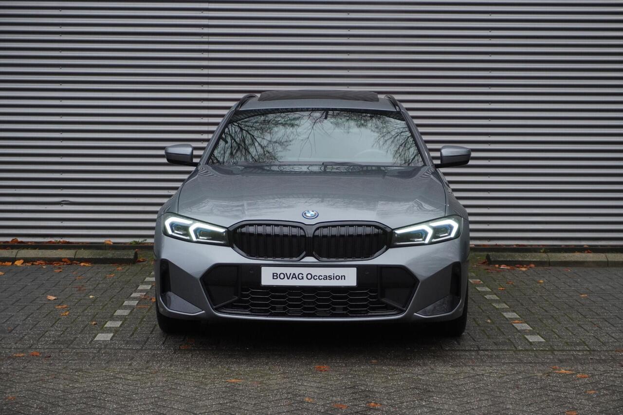 BMW 3-SERIE Touring 320e M Sportpakket | Alarmsysteem klasse 3 | Trekhaak met elektrisch wegklapbare kogel | Glazen panoramadak | HiFi System | Driving Assistant