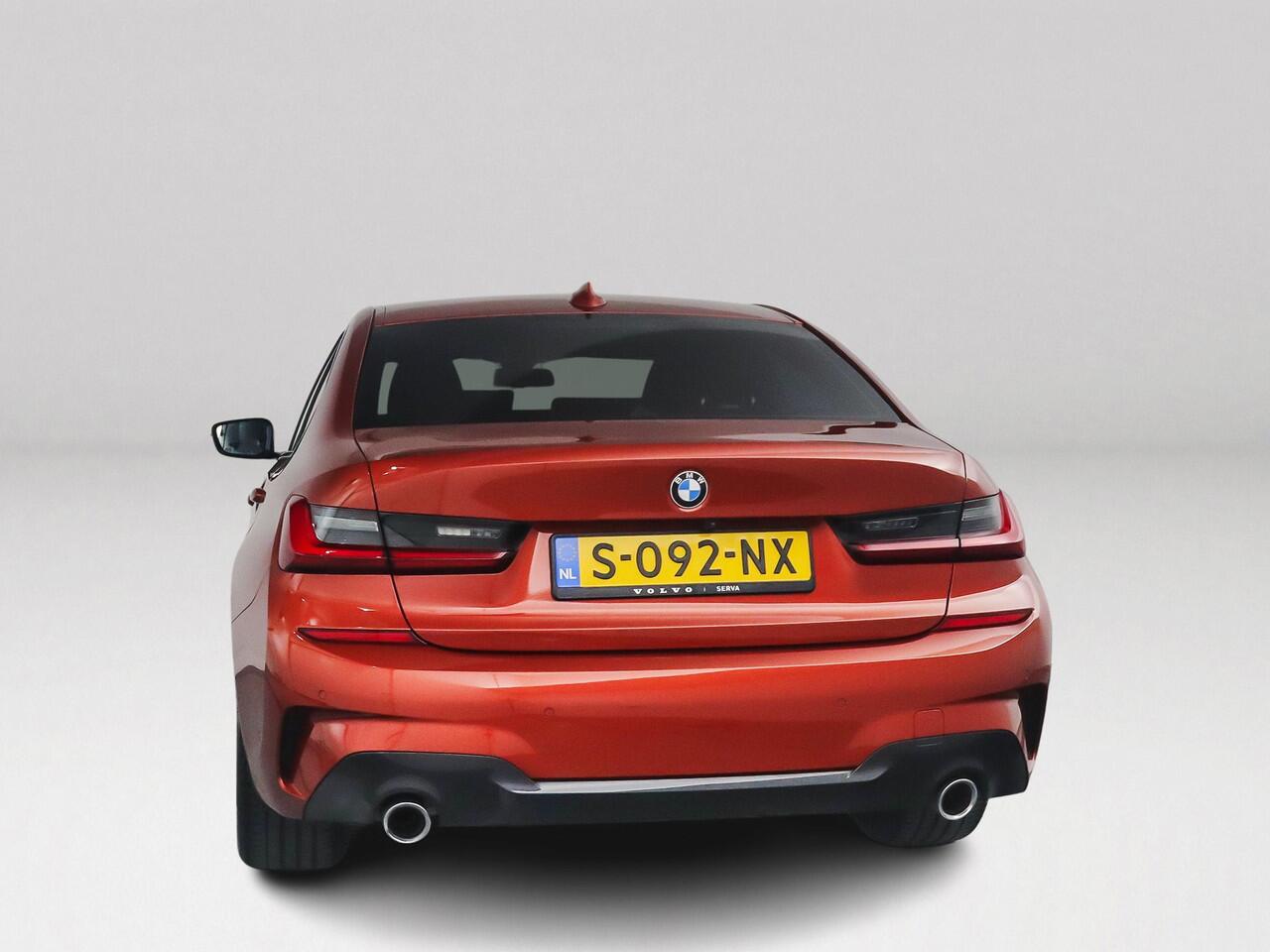 BMW 3-SERIE 318i Business Edition Plus | Parkeercamera | Stoelverwarming | Navigatie