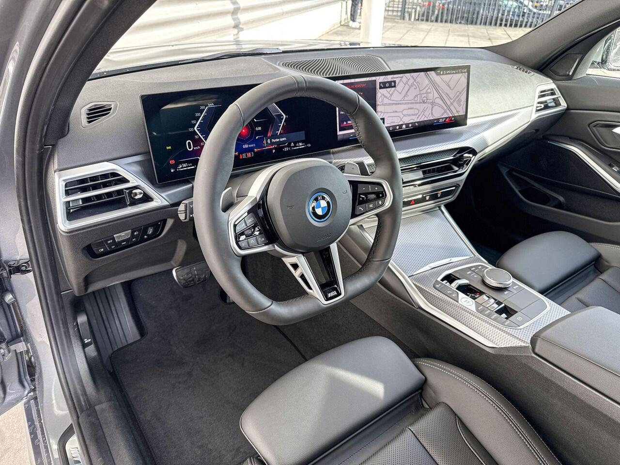 BMW 3-SERIE Sedan 330e M Sportpakket Pro / Comfort Pack / Elektrisch glazen schuif-/kanteldak / HiFi System