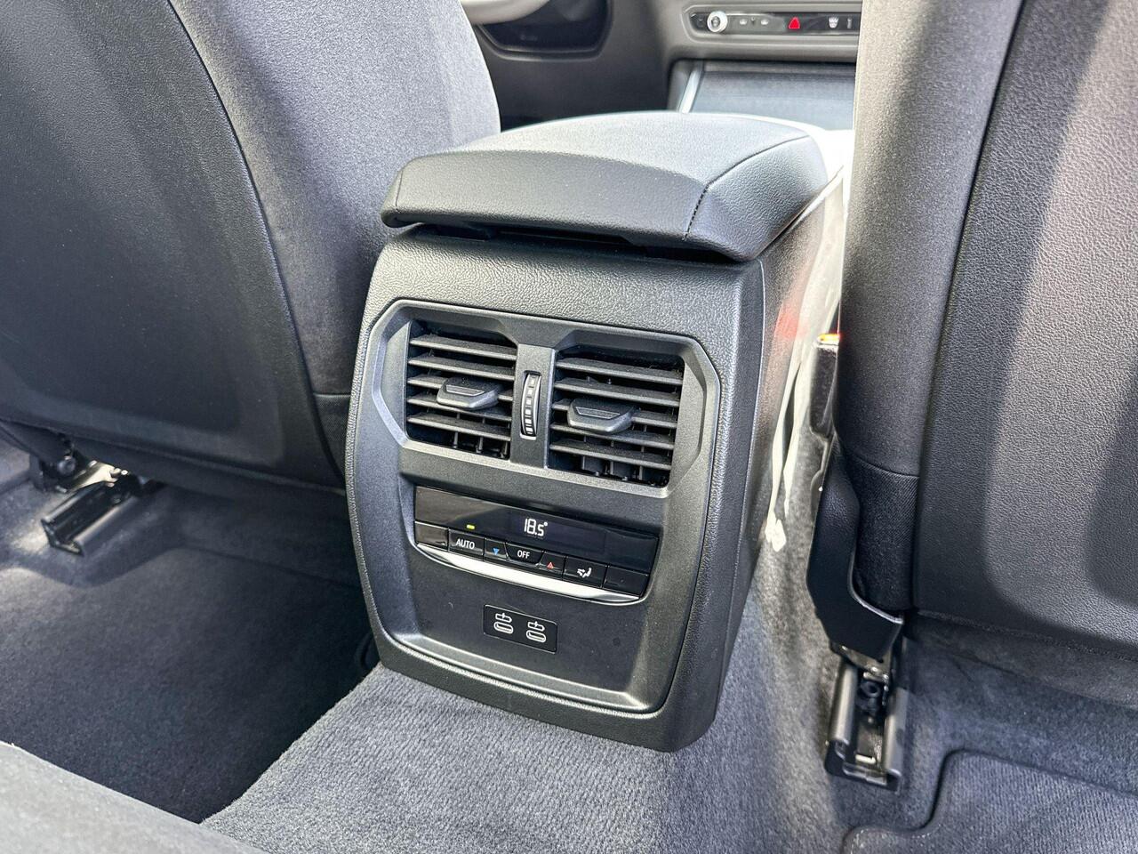 BMW 3-SERIE Sedan 320i xDrive | Selections | Innovation Pack | M Sport | Panoramadak