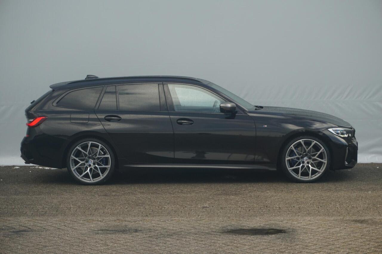 BMW 3-SERIE Touring M340i xDrive High Executive M Sport Plus Pack 19'' / Panoramadak / Harman Kardon / Head-Up Display / Elektrisch verstelbare stoelen / Trekhaak