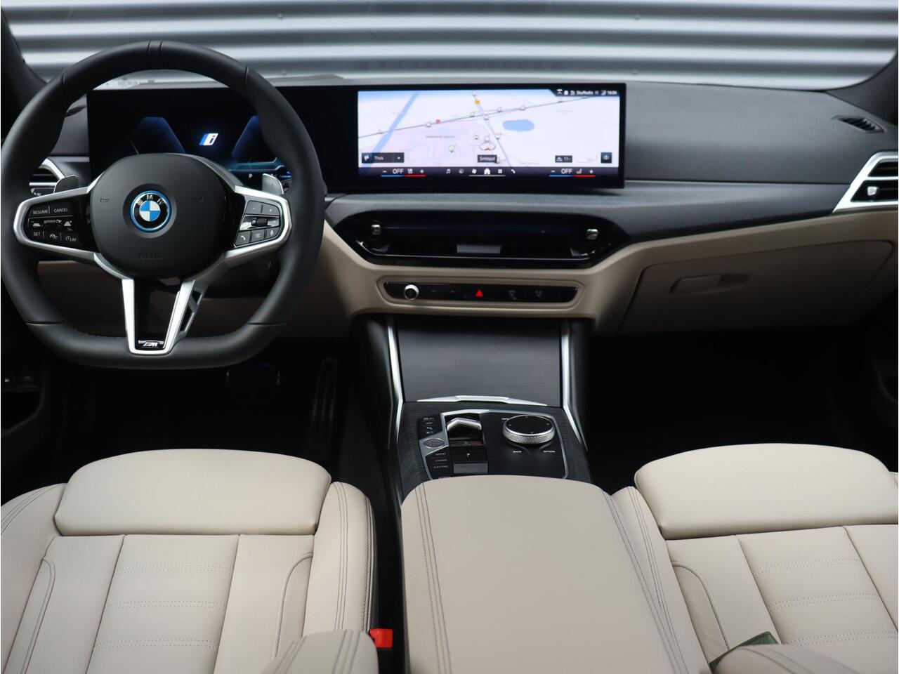 BMW 3-SERIE Touring 330e | High Executive | M Sportpakket Pro | Panodak | Head-Up | Elektr. Stoelen | Harman Kardon | Parking Assistant Plus | Adaptive Cruise Control | 19'' LMV