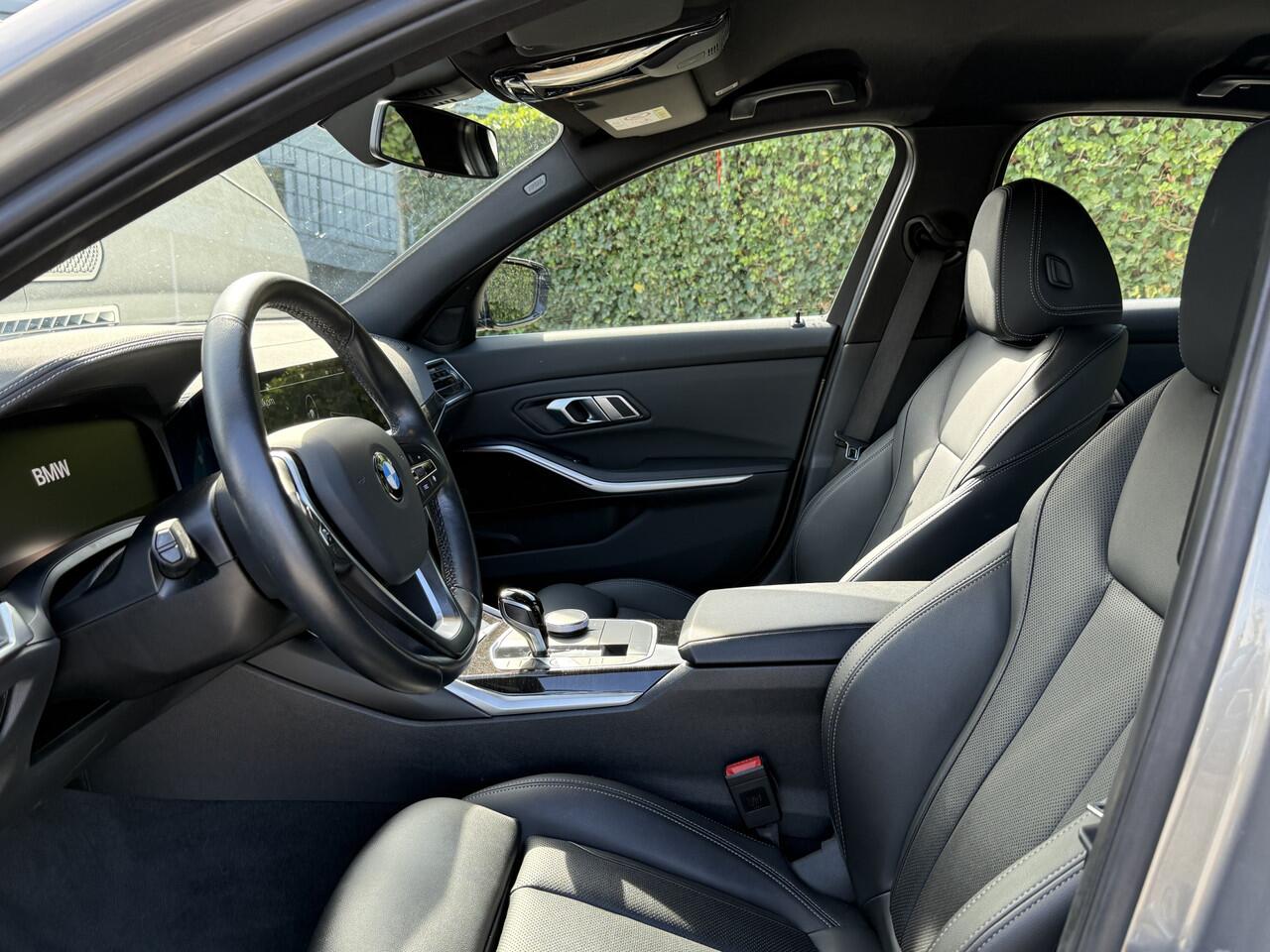 BMW 3-SERIE Sedan 318i | Business Ed. | Luxury Line | Camera | 18'' | Stoelverw. | HiFi