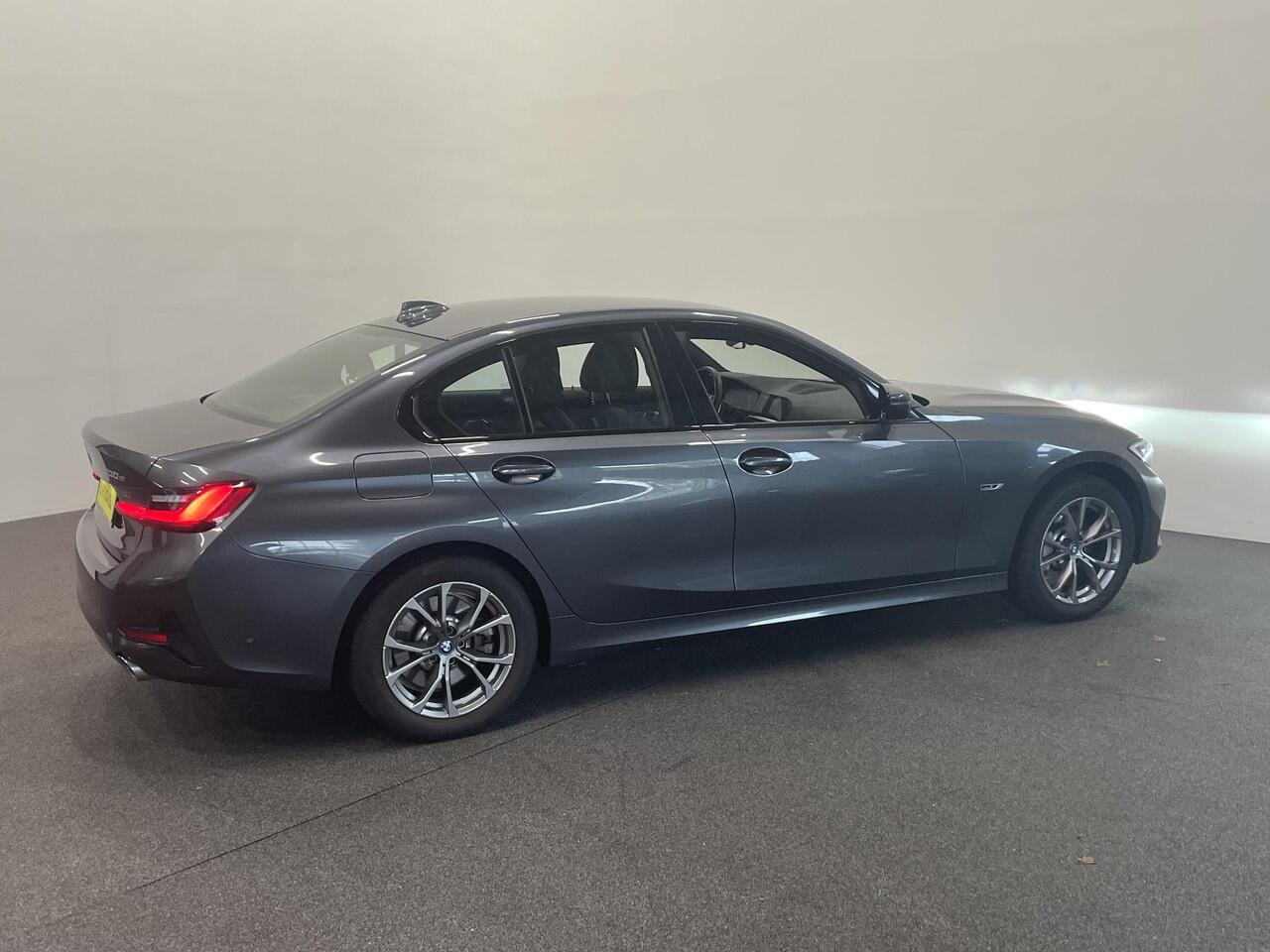 BMW 3-SERIE 330e Sport Line 292 pk Aut Airco ECC Cruise Control Stoelverwarming Live Cockpit Pro PDC VA + Camera Full LED