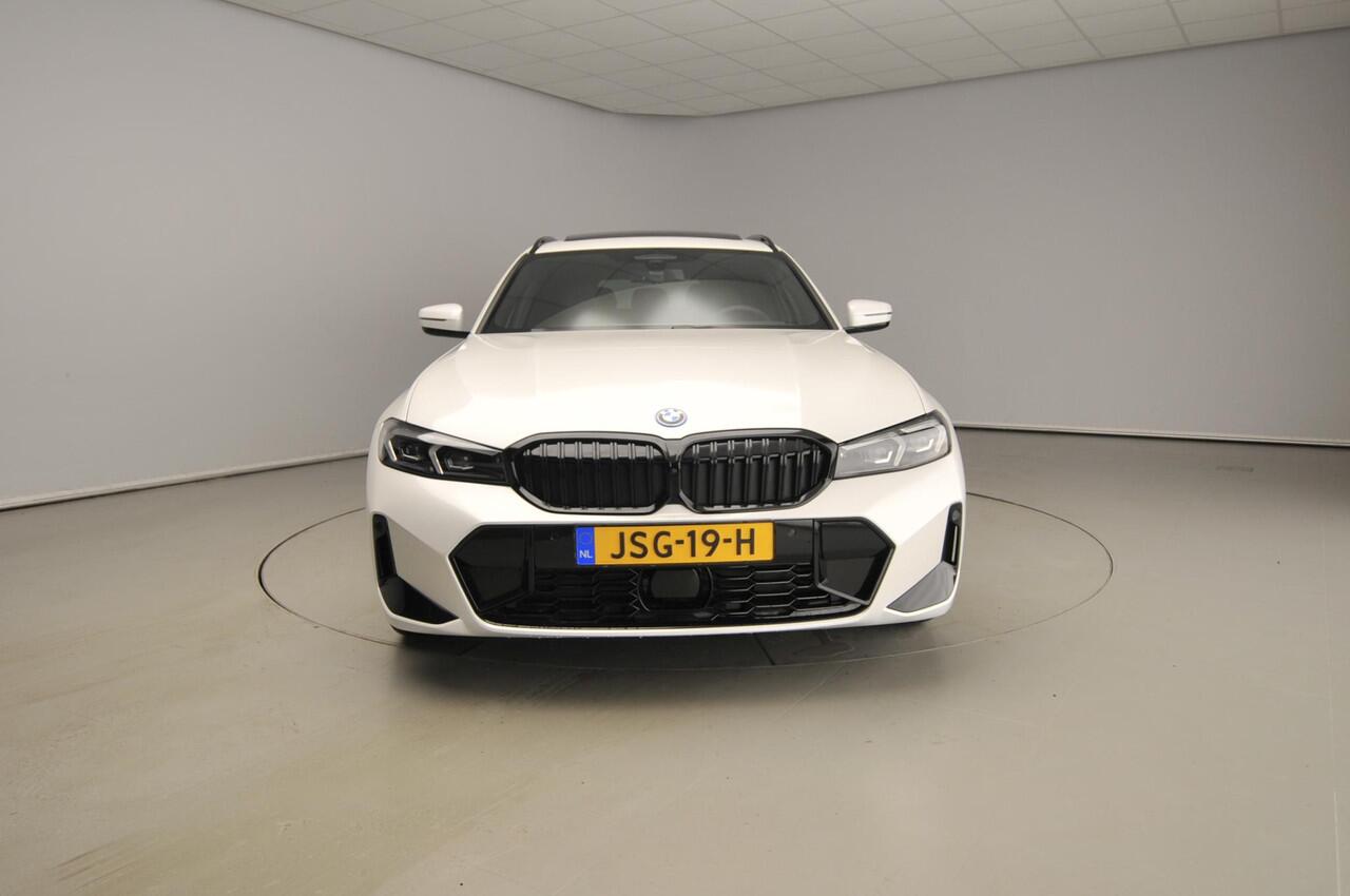 BMW 3-SERIE Touring 330e M-Sportpakket Pro / Panoramadak / Harman-Kardon / Innovation Pack / Comfort Pack