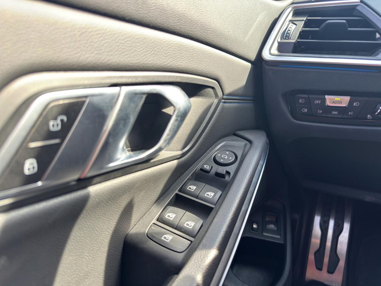 BMW 3-SERIE Touring 320e High Executive M-Sport | Head-Up | 19'' | Shadow Line | Half leder |