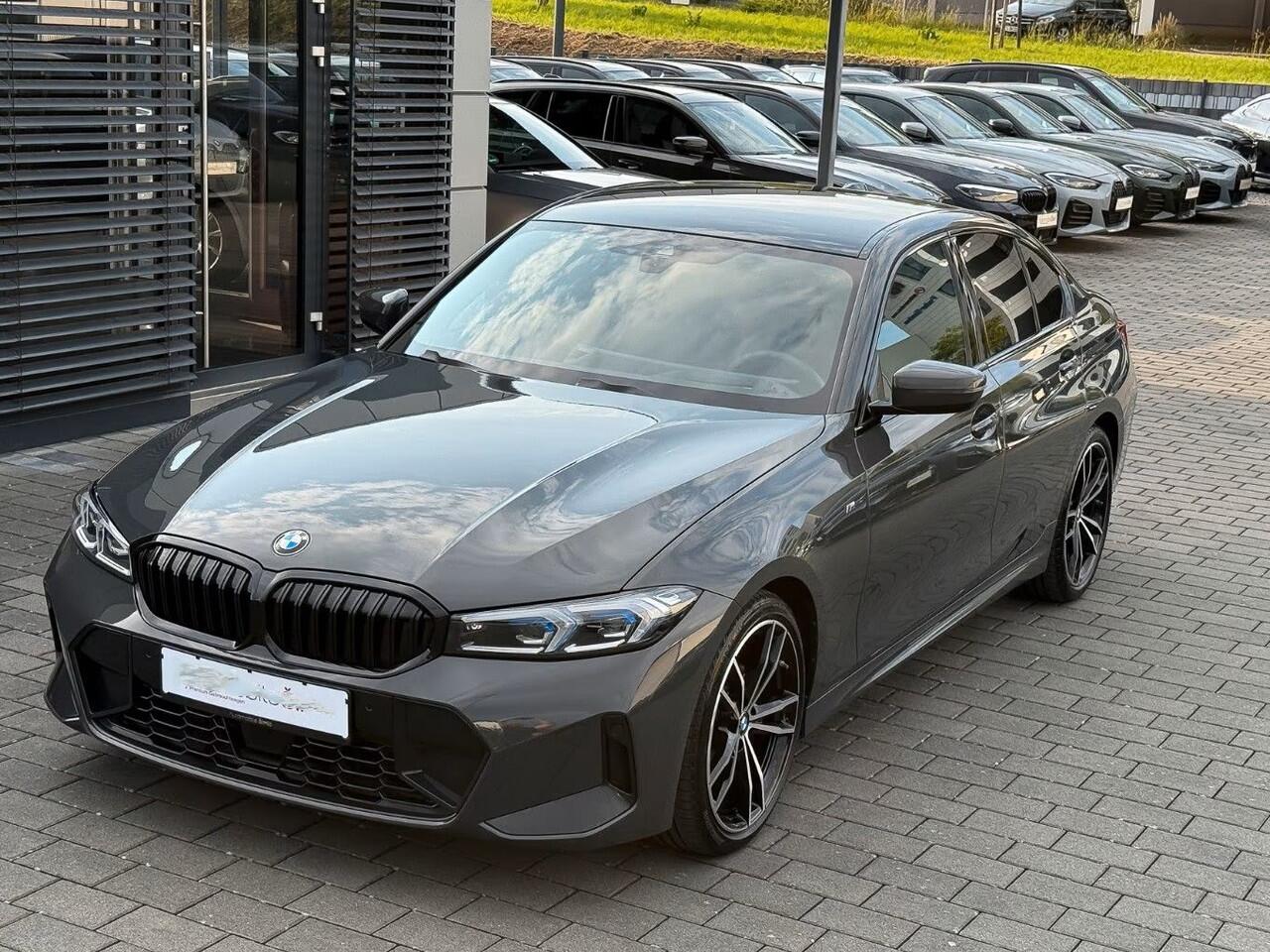 BMW 3-SERIE 320d xDrive M-SPORT ** LED, NAVI+, HALF-LEDER, HuD, ACC, 19-inch LMV, DRAVIT GRAU ** 1e EIG - UNFALLFREI - BMW GAR ** ** INFORMEER OOK NAAR ONZE AANTREKKELIJKE FINANCIAL-LEASE TARIEVEN **