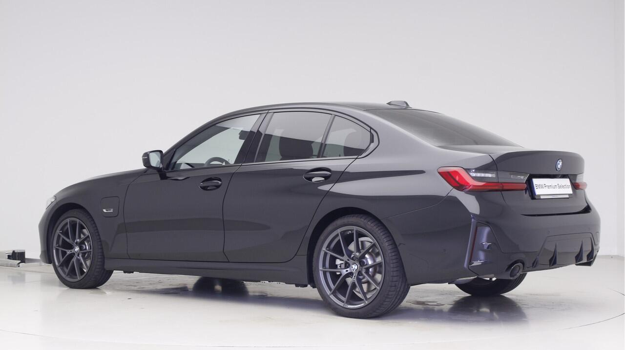 BMW 3-SERIE 320e M-Sport | 19" M-Performance | Leder | Camera | Nu voor 41.895,-