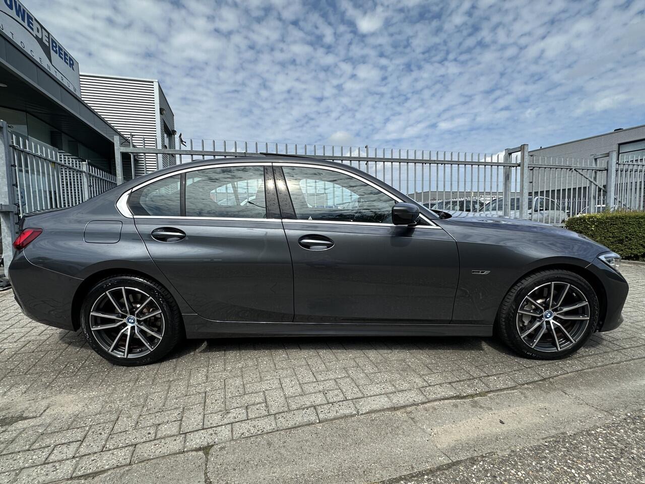 BMW 3-SERIE 330e Sportline 330 Schuifdak|Laser-LED |Leer|Stoelverw|HiFi