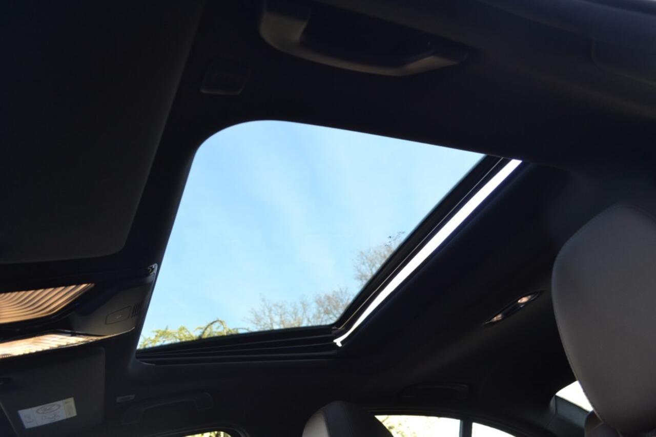 BMW 3-SERIE 320e M-Sport / Pano / Keyless