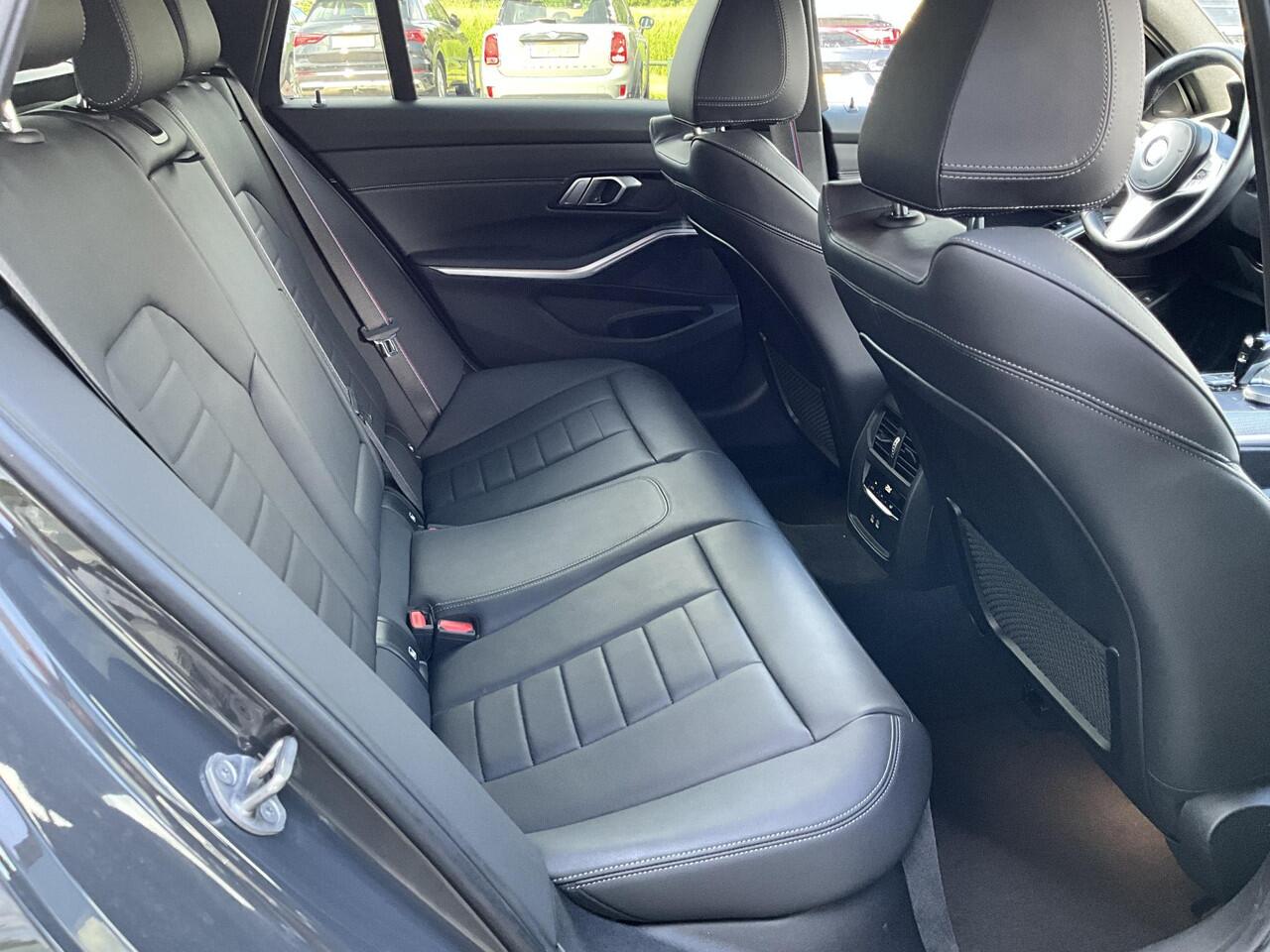 BMW 3-SERIE Touring 318i 2.0 M Sport Individual Dravitgrau 50 Jahre