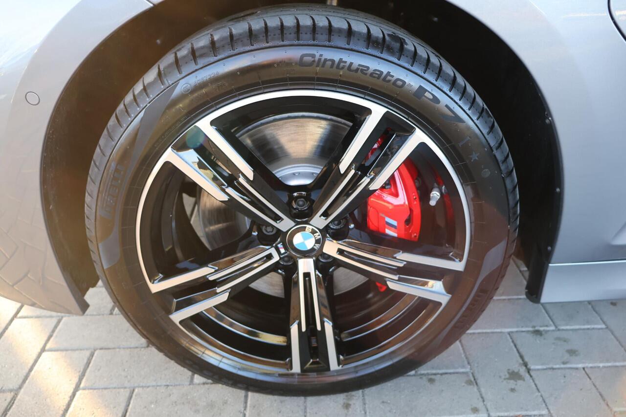 BMW 3-SERIE 330e Sedan | M Sportpakket Pro | Comfort Pack