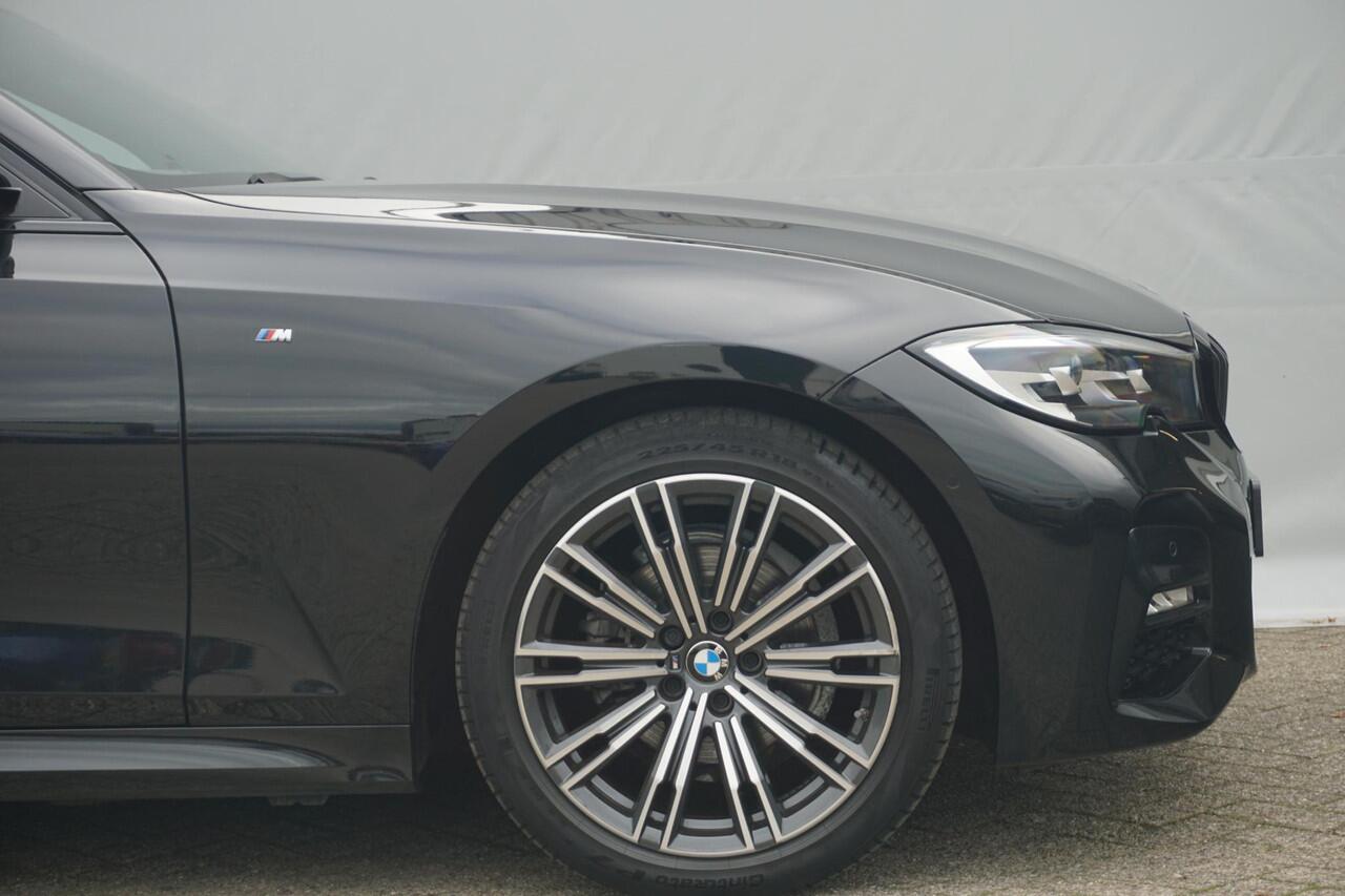 BMW 3-SERIE Sedan 318i M Sportpakket | Elektrisch Schuif-kanteldak / HIFI / Lederen Sportstoelen