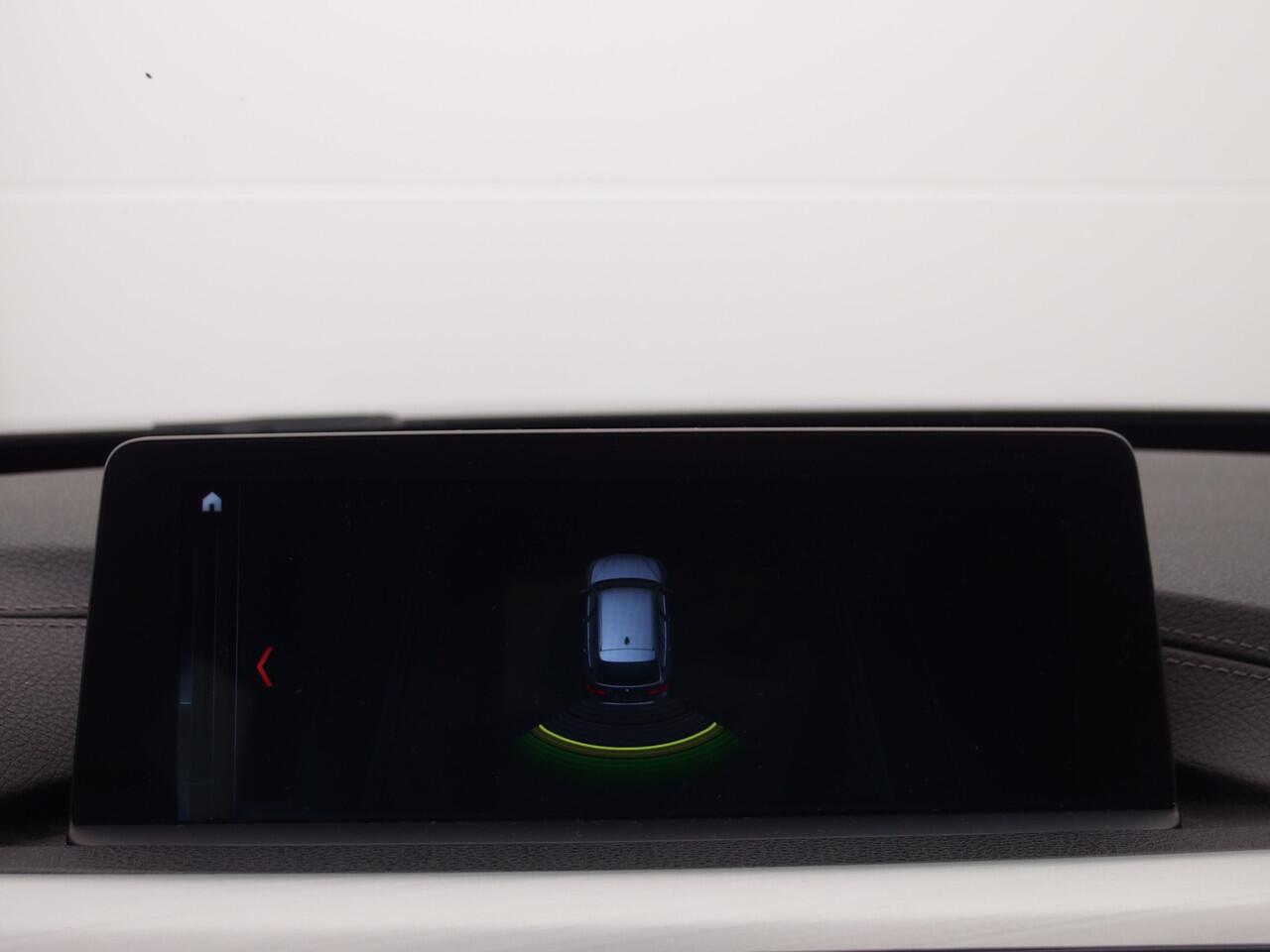 BMW 3-SERIE Touring 318i M Sport Corporate Lease AUTOMAAT / TREKHAAK / FULL LED / NAVI / CLIMA / STOELVERW / PDC / NL-AUTO