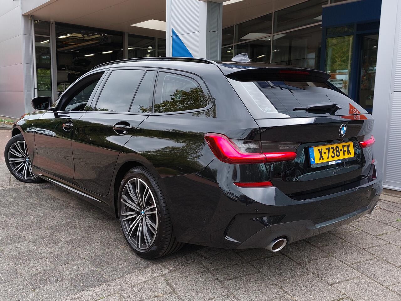 BMW 3-SERIE Touring 320i 184pk Automaat High Executive M-Sport | Navi | Apple Carplay+Android Auto | Adap.Cruise | Leder+Alcantara | Led Koplampen | Sfeerverlichting | Stoelverwarming | Pdc V+A+Camera | 18''lm