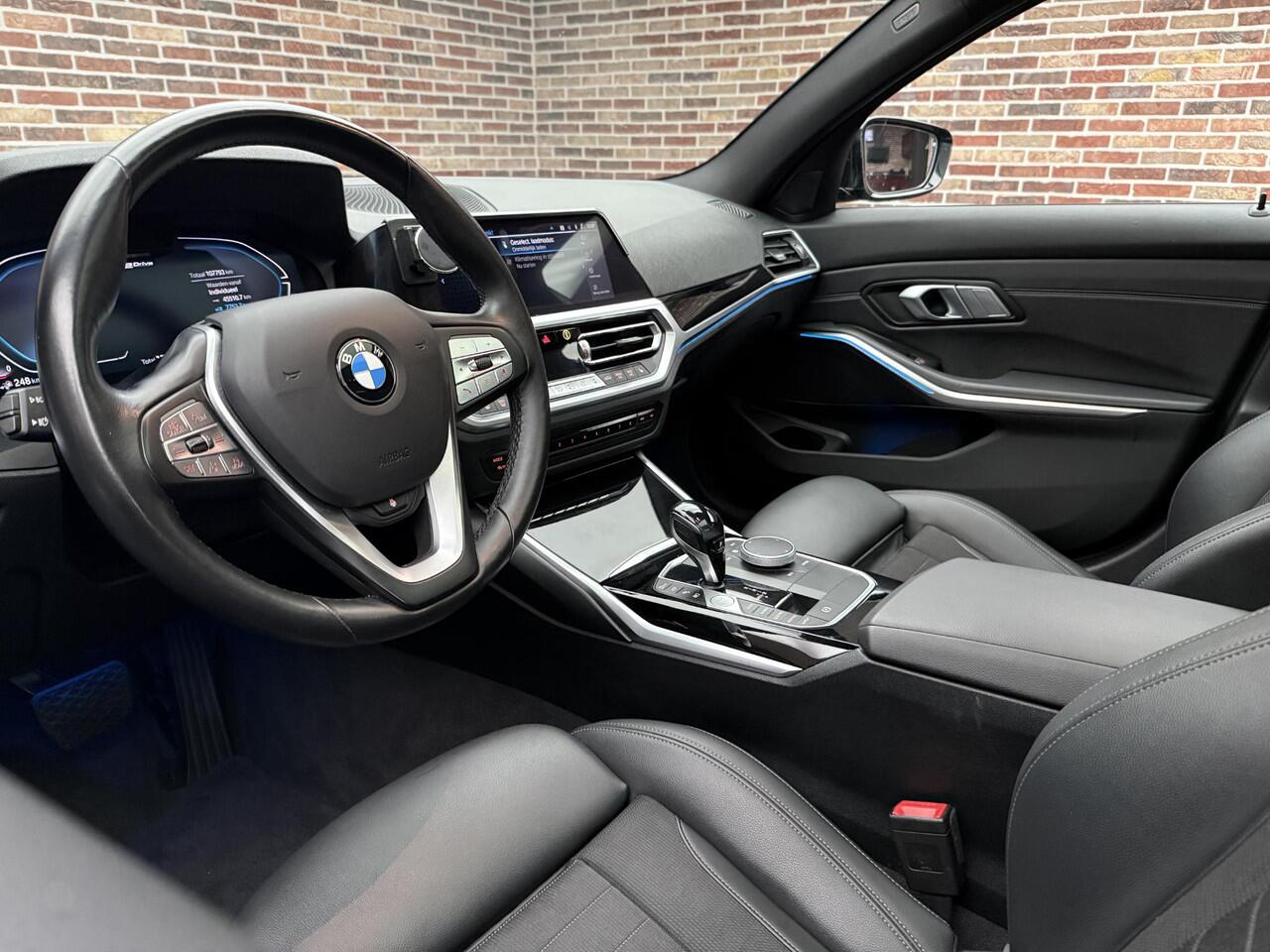 BMW 3-SERIE 330e High Executive BTW auto 360 CAMERA PANORAMA STUUR/STOEL VERWARMING TREKHAAK