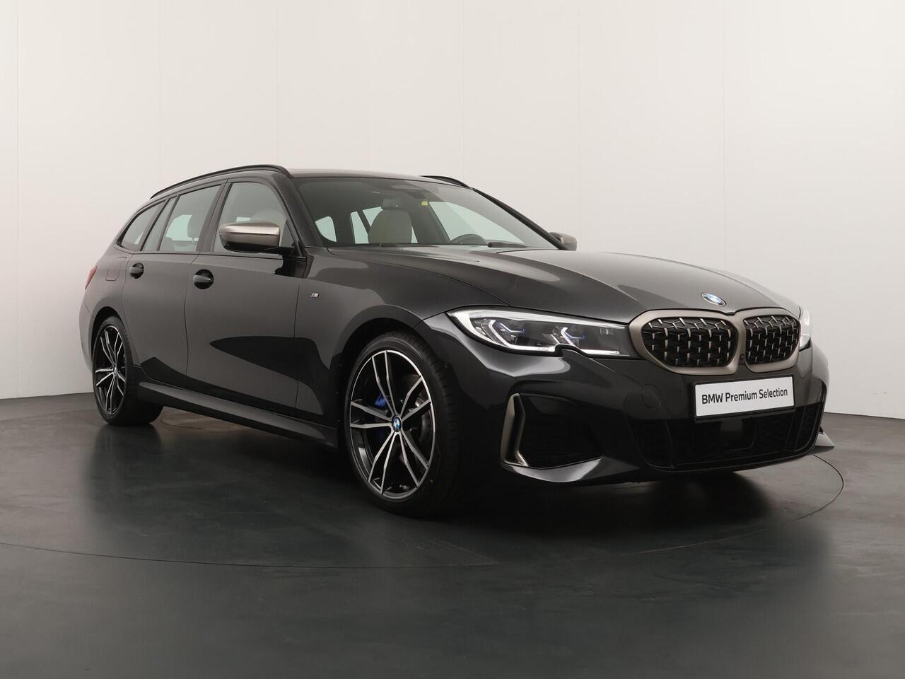 BMW 3-SERIE Touring M340i xDrive | Trekhaak | Head-Up | Panoramadak | Elektrische stoelen | Harman Kardon |
