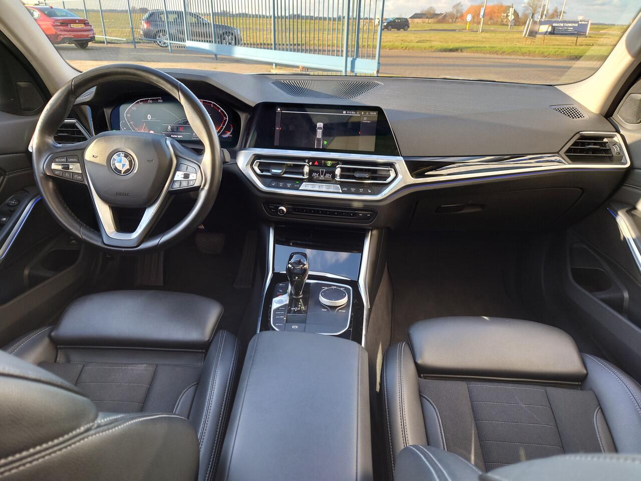BMW 3-SERIE Touring 330i High Executive / 20" 795M / Panodak / LED / DAB / HIFI / Bomvol