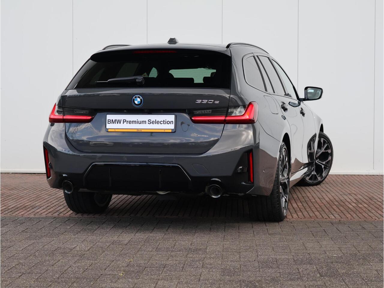 BMW 3-SERIE Touring 330e M Sportpakket Pro/ Stuurwiel verwarmd/ Comfort Access/ panoramadak/ Stoelverwarming/ Elektrische Trekhaak/ Active Cruise Control