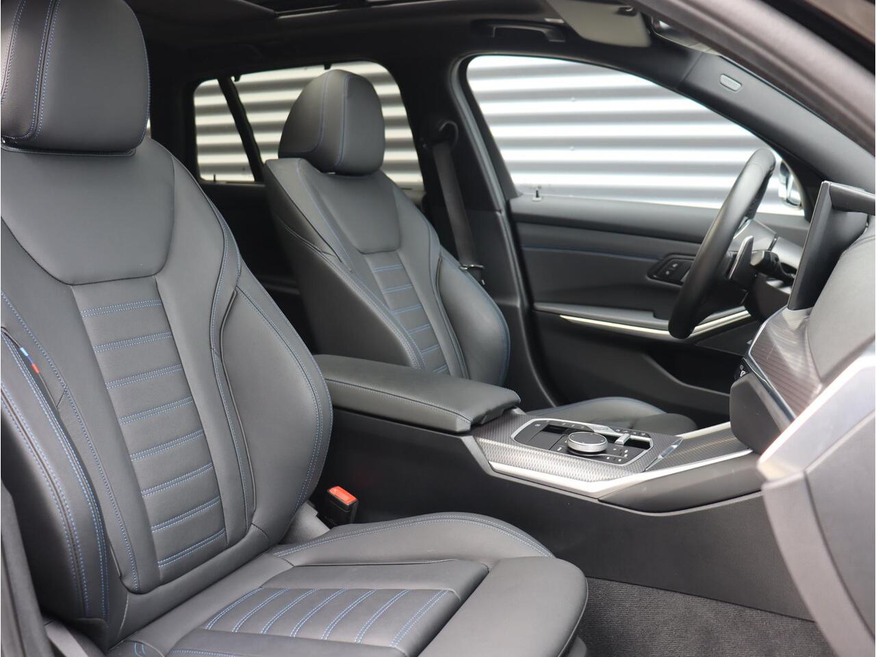 BMW 3-SERIE Touring 330e xDrive | High Executive | M Sportpakket | Panodak | Harman Kardon | Elektr. Voorstoelen | Head-Up | Driving Assistant | Adaptive Cruise Control | Parking Assistant Plus | Comfort Access | 19'' LMV