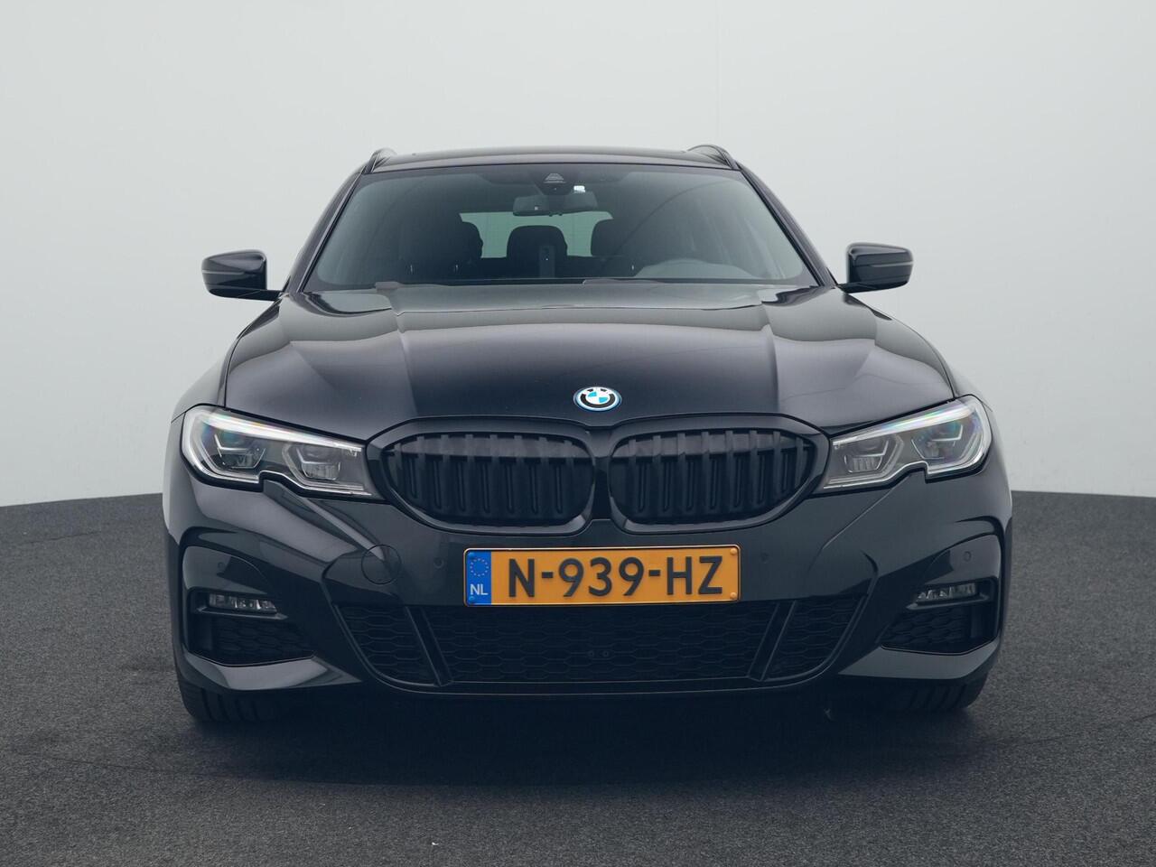BMW 3-SERIE Touring 320e Business Edition Plus automaat | Laser LED koplampen | M Sport | Panorama dak | lederen bekleding | elektrisch wegklapbare trekhaak