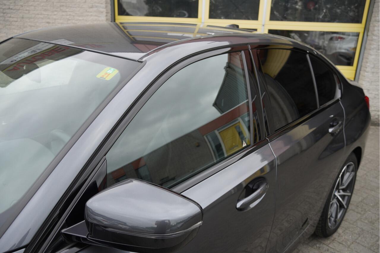 BMW 3-SERIE 318i Automaat! Executive Edition BJ2020 Lmv 18" | Led | Pdc | Navi | Achteruitrijcamera | Dashboard verlichting | Virtual cockpit | Climate control | Adaptieve cruise control | Sportstoelen | Zwarte hemel | Extra getint glas