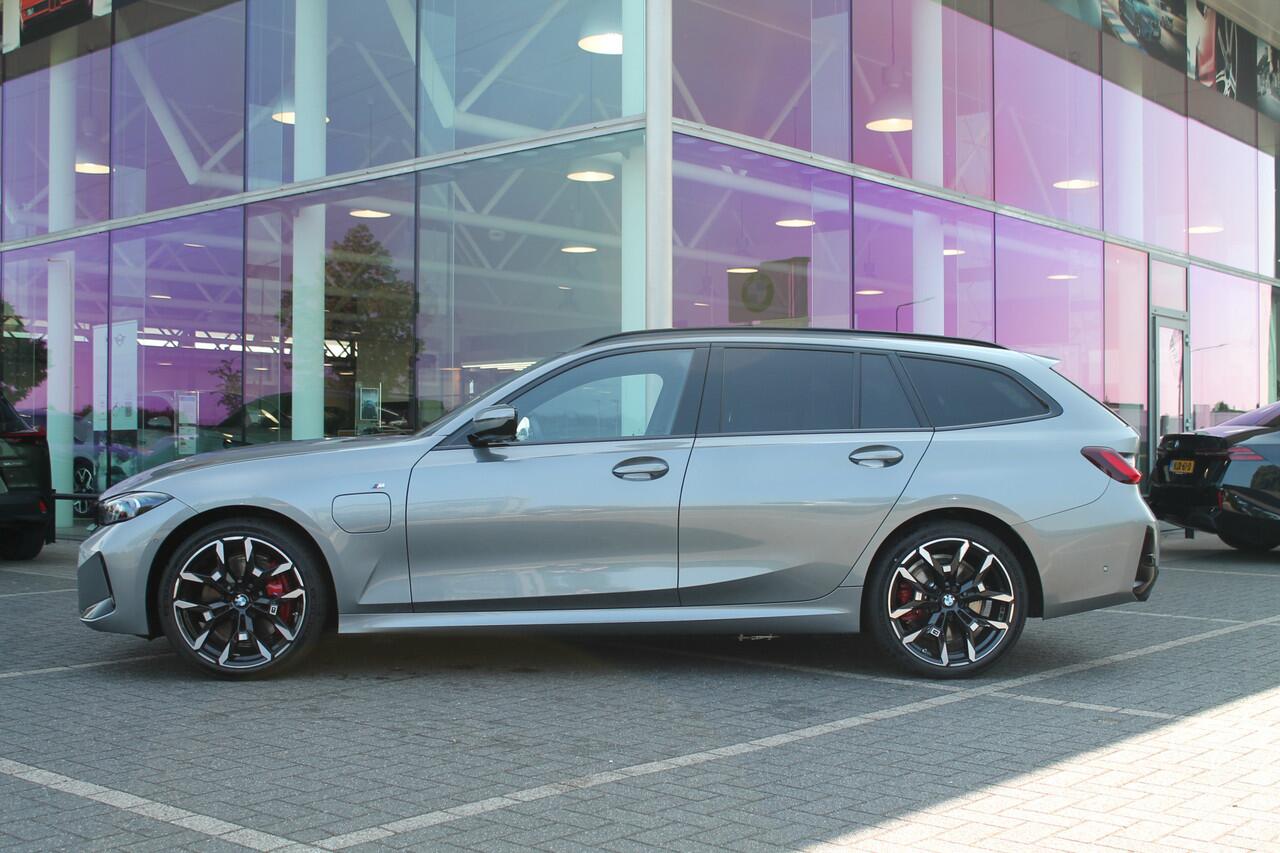 BMW 3-SERIE Touring 330e M Sport Automaat / Sportstoelen / Achteruitrijcamera / Stoelverwarming / Adaptieve LED / Parking Assistant / PDC / Cruise Control / Live Cockpit Plus