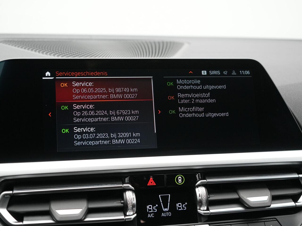 BMW 3-SERIE Touring 330e M Sport Plug In Hybrid 292pk Dealer O.H PHEV | Trekhaak Af Fabriek | Adaptive Onderstel | Adaptive Cruise | Laser LED | Sportstoelen Verwarmd | Sfeerverlichting | Apple Carplay | Camera | Virtual | Navigatie | DAB |