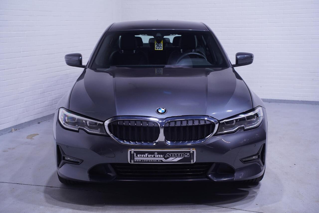 BMW 3-SERIE 320i Sport Line Led koplampen Apple Carplay Leder Memory Stoelverwarming 1e Eigenaar NAP
