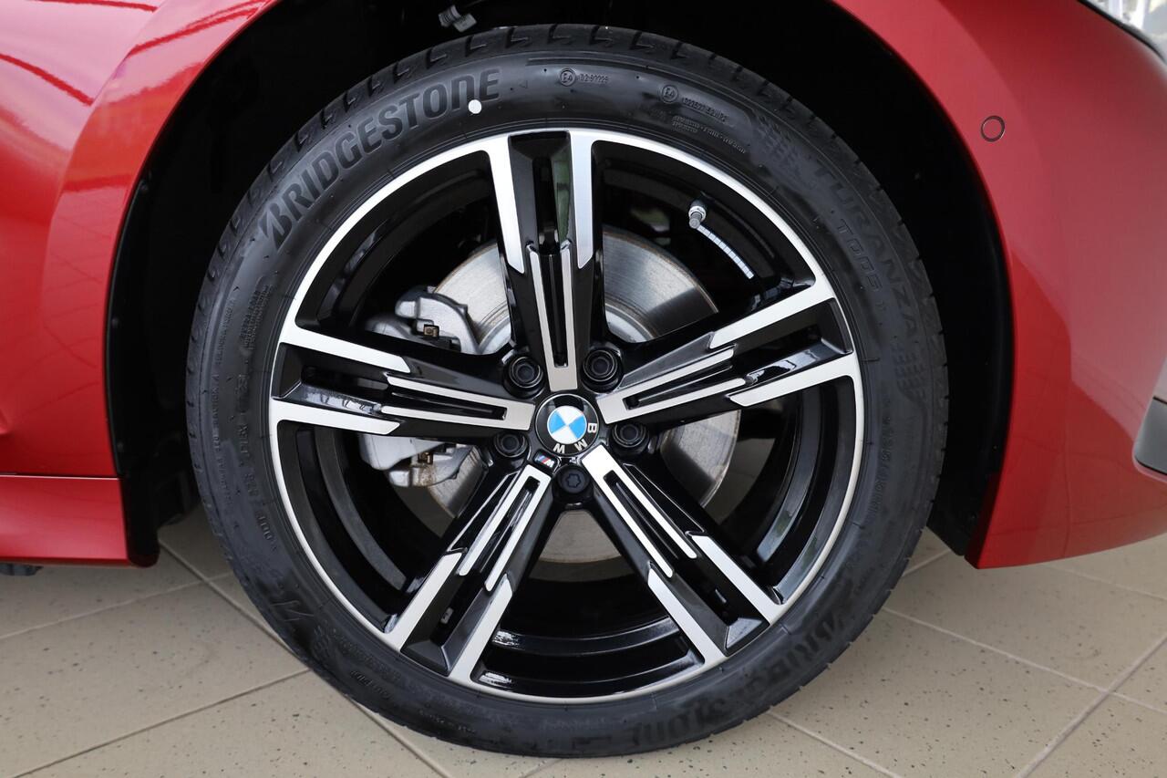 BMW 3-SERIE Touring 330e | M Sportpakket | Comfort Pack | Panorama dak | Trekhaak