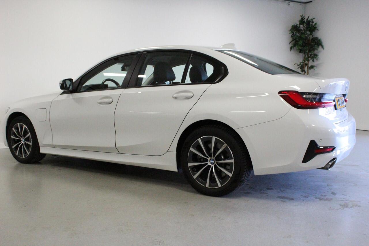 BMW 3-SERIE 330e eDrive Edition | STOEL-VERW | LED | PDC-V/A | CLIMA | DAB-RADIO | NAVIGATIE | ACC | 17'LMV |
