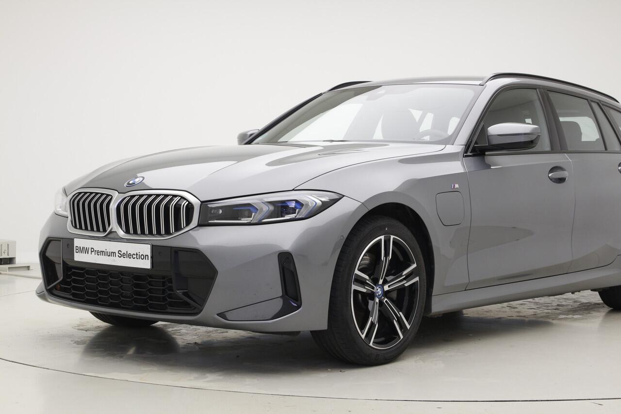 BMW 3-SERIE Touring 330e M-Sport | 2024 | Hifi | Camera | Curved Display | 18" | Nu voor 42.895,-