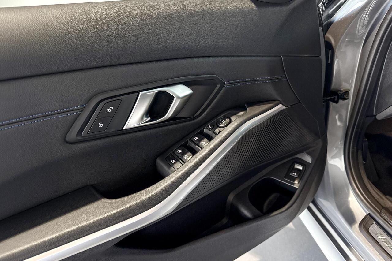 BMW 3-SERIE Touring 318i | M Sport | Stoelverwarming | Achteruitrijcamera | Trekhaak |