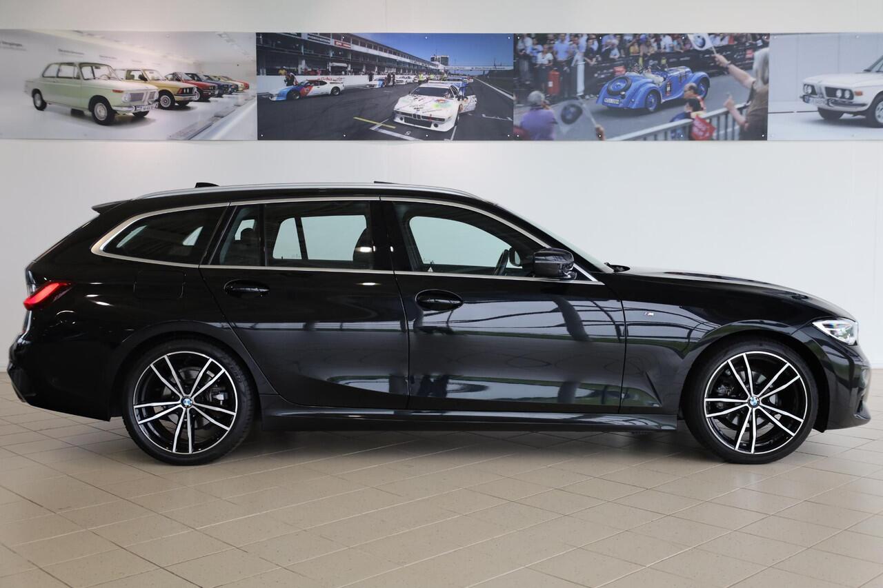 BMW 3-SERIE Touring 318i High Executive | M sportpakket | Parking Pack | Glazen panoramadak | Parking Assistant |