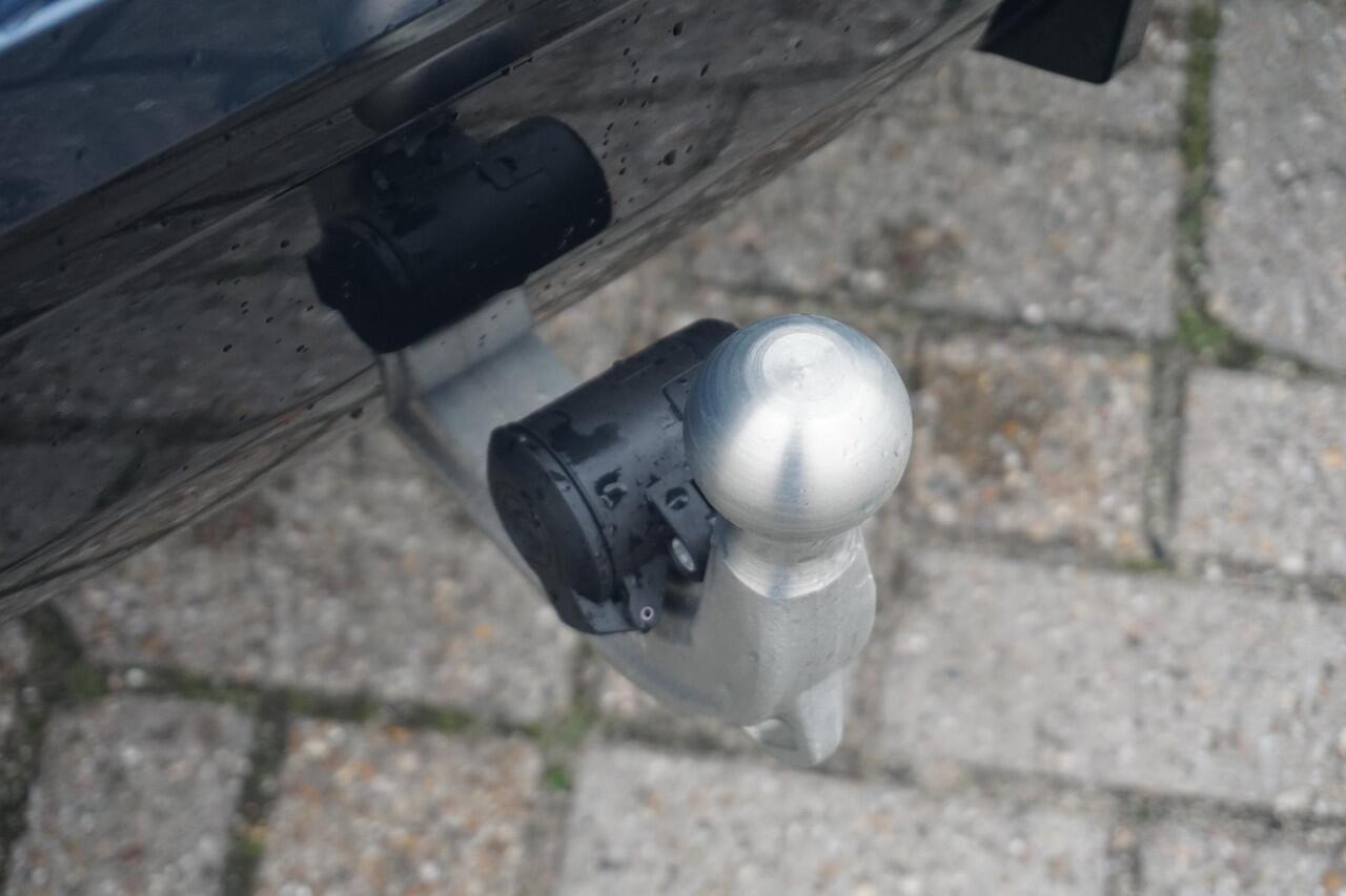 BMW 3-SERIE Touring 330e M Sportpakket Pro 19'' / Harman Kardon / Panoramadak / Driving Assistant Professional