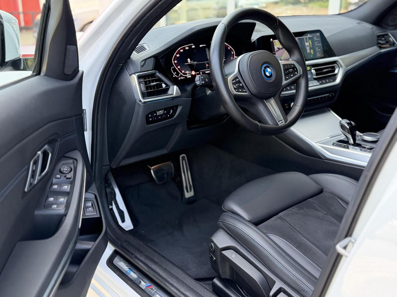 BMW 3-SERIE Touring 330e xDrive High Ex. M-Sport|SOH90%|Pano|Laser|Driving Ass Prof|HUD|HiFi||Trekhaak