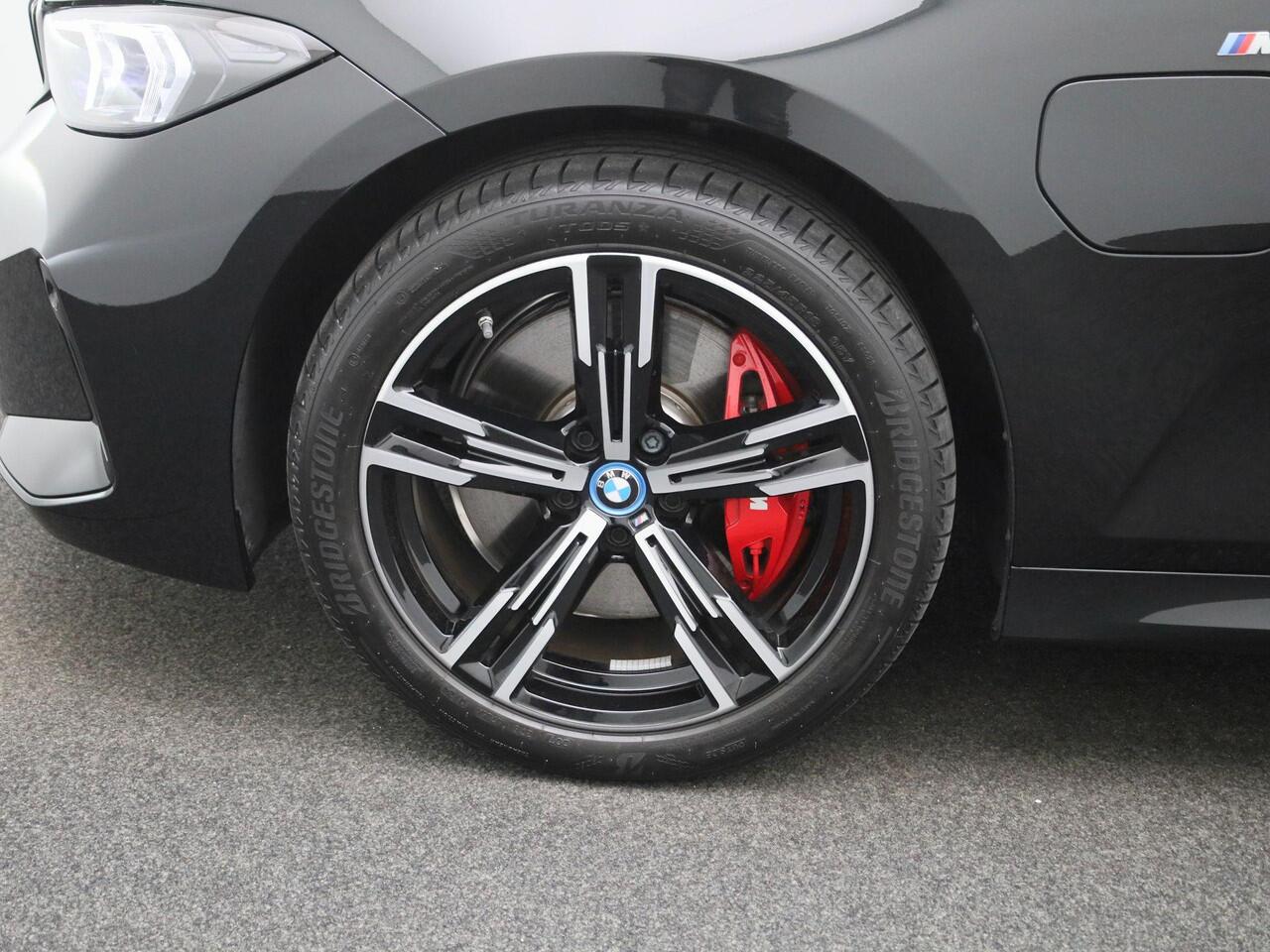 BMW 3-SERIE 320e | Afneembare Trekhaak | M-Sportpakket | LCI | Live Cockpit Plus | PDC Voor + Achter | Full-Map Navigatie | Climate Control | Cruise Control | Licht- & Regensensor | Apple Carplay & Android Auto