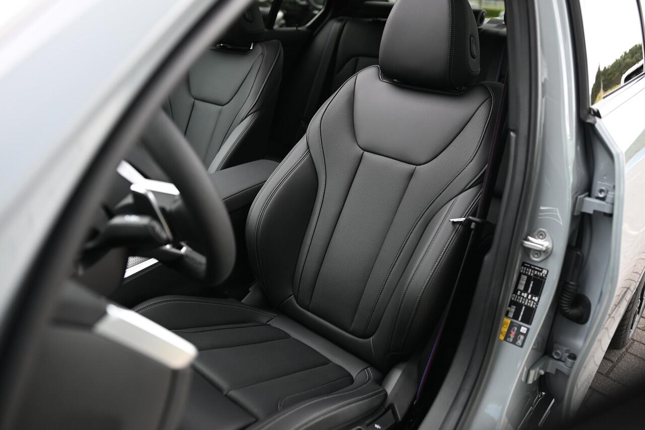 BMW 3-SERIE 330e High Executive M Sport Automaat / Schuif-kanteldak / Sportstoelen / Adaptieve LED / Comfort Access / Parking Assistant Plus / Stuurverwarming